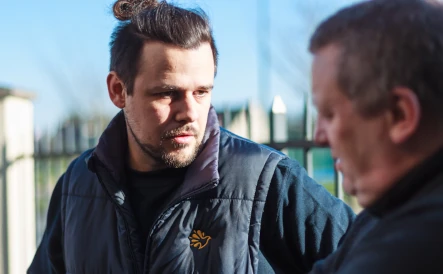 Homme portant une doudoune Tuco