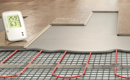 thermomètre posé sur un plancher chauffant