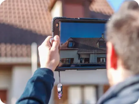 image tablette visant une toiture de maison