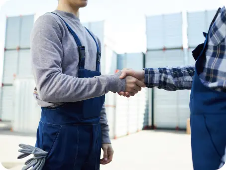 personne qui se serrent la main